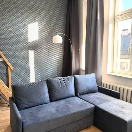 Stylish In The Centre -by Hik *