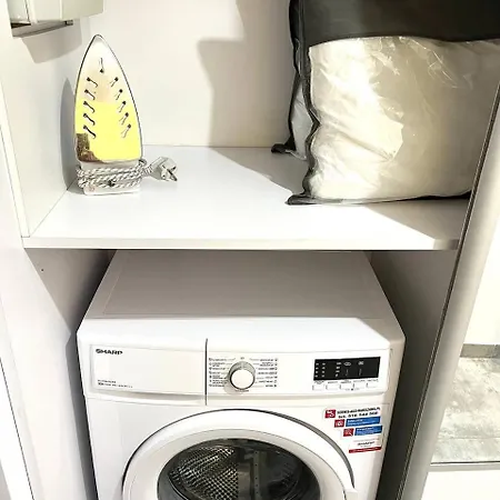 Stylish In The Centre -by Hik