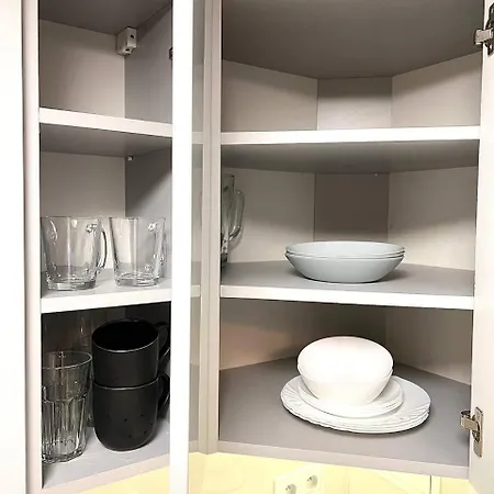 Stylish In The Centre -by Hik *